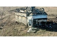 Kontrolden çıkan kamyon şarampole devrilerek takla attı: 1 yaralı