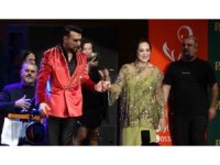 Türkan Şoray, ‘İyilik Korosu’ ile Mersin’de sanatseverlerle buluştu