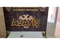 Polis silahla çevreye korku salan şahsı 100 kamerayı inceleyerek yakaladı