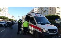 Kavşak sisteminde çarpışan iki motosikletin sürücüleri yaralandı