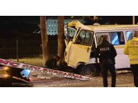 Minibüs refüje çıktı: Alkollü sürücü yaralandı