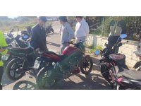 Küçük kıza çarpıp kaçtı, yüz metre ileride polise yakalandı