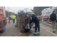 Hatay’da takla atan otomobil yan yattı: 5 yaralı