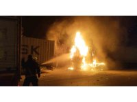 Hatay’da alevlere teslim olan tır kullanılamaz hale geldi