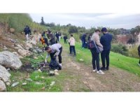 Çöpleri belediye yerine gönüllüler topladı