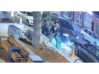 Bu da ağaç hırsızlığı: Parktaki ağacı araçla çaldılar