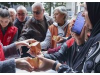 Mersin’de Regaip Kandilinde 15 bin kandil simidi dağıtıldı