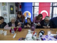Alzheimer hastaları sanat terapisiyle hayata tutunuyor