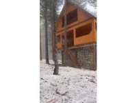 Amanoslar’da kışın ilk habercisi: Zorkun Yaylası beyaza büründü