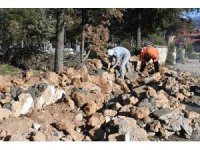 Isparta’da yıkılan mezarlık duvarı yeniden yapıldı