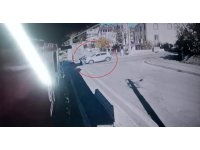 Kavşağa giren motosikletliyi fark etmeyerek çarptı: 1 yaralı