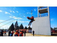 Adana’da nefes kesen deprem tatbikatı: Askıda kalan araçtakileri kurtardılar