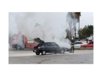 Park halindeki otomobilde yangın çıktı