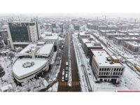 Kahramanmaraş’ta kar sevinci yaşanırken, ekipler de sahada görev yapıyor