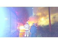 Dörtyol’da yanan otomobil kullanılmaz hale geldi