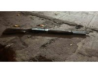 Yılbaşını kutlamak için evlerin bulunduğu sokakta havaya ateş açan şahıs yaptığıyla hayrete düşürdü