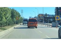 Emniyet kemerini kazalı kapıya bağladı