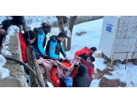 18 saatlik zorlu operasyonla mahsur kalan hasta kurtarıldı