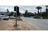 Alanya’da kamyon ile çarpışan genç motosikletli hayatını kaybetti