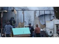 Antalya’da konteyner ev alevlere teslim oldu: 2 kedi telef oldu