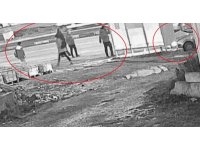 Zincirleme kazada durağa dalan otomobilden kaçarak kurtuldular: O anlar kamerada