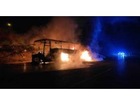 Otoyolda 39 yolcusu bulunan otobüs alev alev yandı