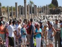 YERLİ TURİSTİ SAYMIYORUZ, YABANCI 3 MİLYONU GEÇTİ