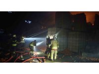 Narenciye paketleme fabrikası alevlere teslim oldu: 60 işçi tahliye edildi, 1 işçi öldü