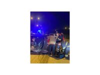 Vidanjöre çarparak devrilen otomobilin sürücüsü yaralandı