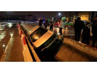 Kanala uçan otomobilin sürücüsü kazayı yara almadan atlattı