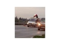 Kamyonetin alevlere teslim olmasının önüne sürücünün gayreti geçti