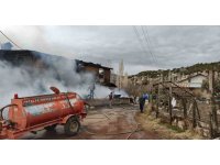 Çıkan yangında ev küle döndü, 1 kişi dumandan etkilendi, 3 hayvan telef oldu