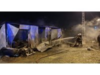 Samandağ’da konteyner yangını