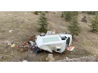 Kontrolden çıkan kamyonet şarampole yuvarlandı: 3 yaralı