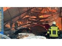 Mersin’de plastik ham madde deposunda yangın: Çok sayıda itfaiye ekibi müdahale ediyor