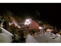 Alanya’da heyelan nedeniyle kapanan yolları açma çalışmaları sürüyor