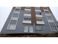 Ev sahibi, duvar çökmesini ’deprem’ zannetmiş