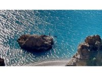 Türkiye kar tatilindeyken Antalya’da öğrenciler deniz keyfi yaptı