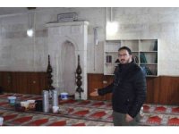 Çatısı akan 201 yıllık camide kovalı önlem