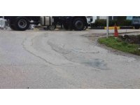 Trafik ışıklarında beklerken yolu betonla kaplayan mikser sürücüsüne ceza uygulandı