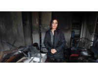 Depremde evi yıkılan ailenin yeni yuvası alev alev yandı