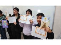 Adana’da engelleri aşan karne sevinci: Görme engelli öğrenciler ’’Braille alfabesi’’ ile hazırlanan karnelerini aldı