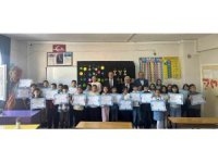 Kaymakamı Çelikkol çocukların karne sevincine ortak oldu