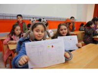 Deprem bölgesindeki Haydar Aliyev İlkokulu’nda karne heyecanı