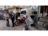 Manavgat’ta kamyonet ile motosiklet çarpıştı: 1 yaralı