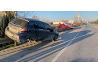 Kaza sonrası bariyerlerde asılı kaldı