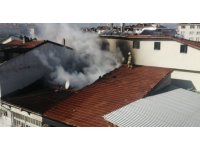 Isparta’da hurda işletmesinin çatısında yangın