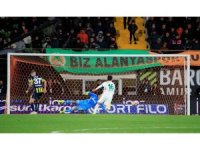Trendyol Süper Lig: Alanyaspor: 2 - Fenerbahçe: 1 (İlk yarı)