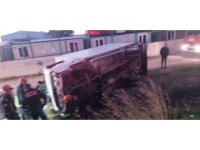 Serik’te devrilen kamyonetin sürücüsü ağır yaralandı