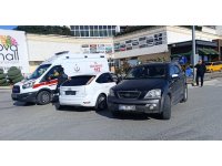 Antalya’da iki otomobilin çarpıştığı kazada aynı aileden 3 kişi yaralandı